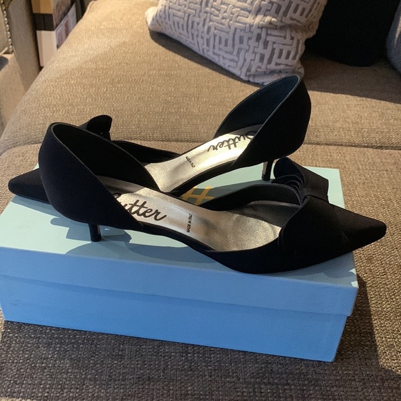 Gently Loved Black Sateen Pointy Shoes by BUTTER - Picture 5 of 12